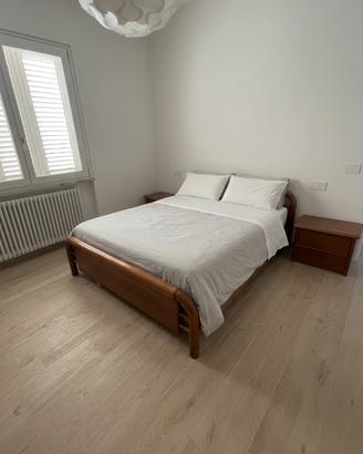 Camera con Armadio, struttura letto, comodini