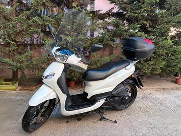 Tweet Peugeot 200 cc