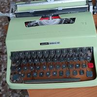 macchina da scrivere Olivetti 32 con custodia