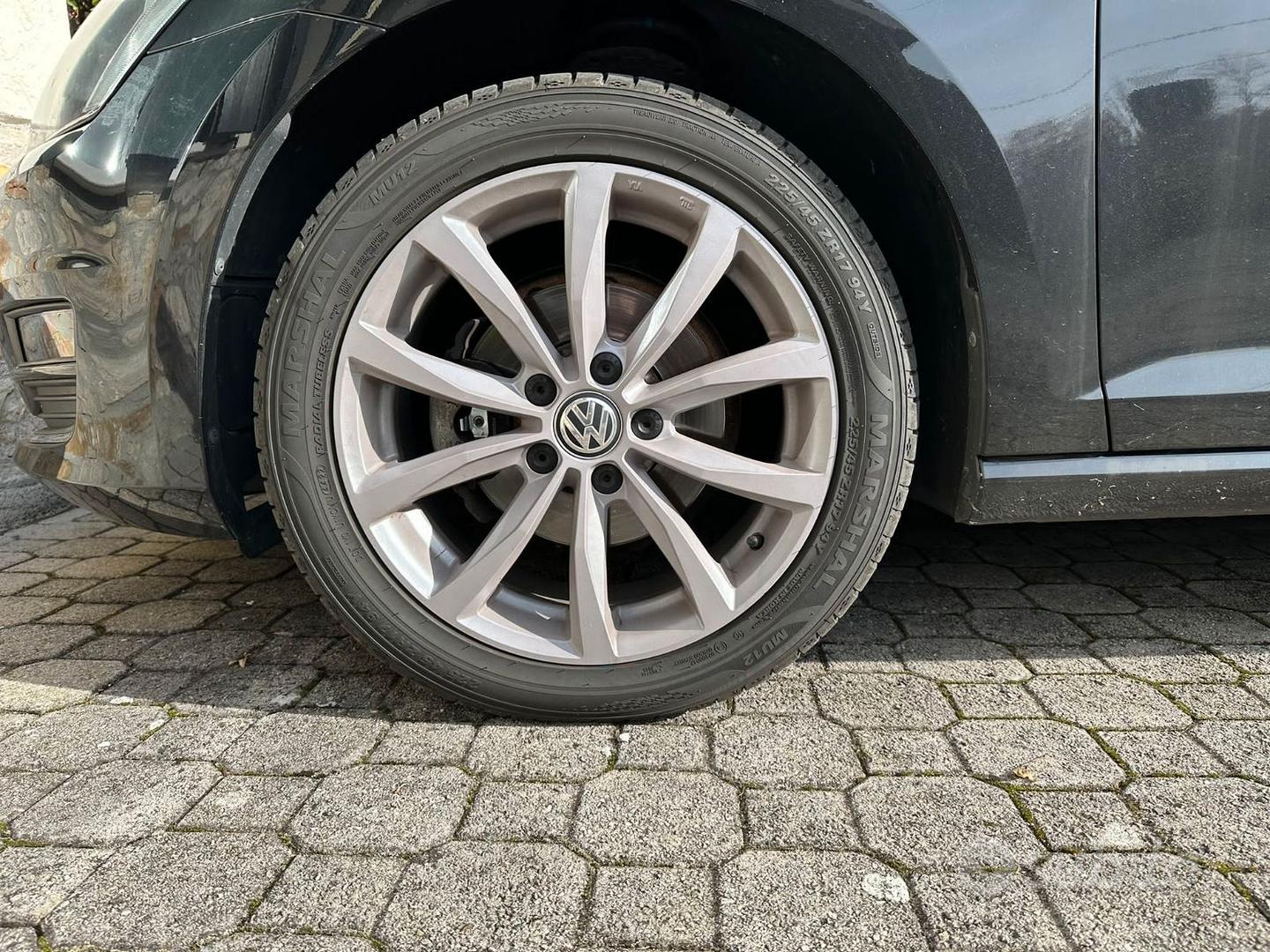 Cerchi in lega e gomme da 17 per VW Golf - Accessori Auto In vendita a  Belluno