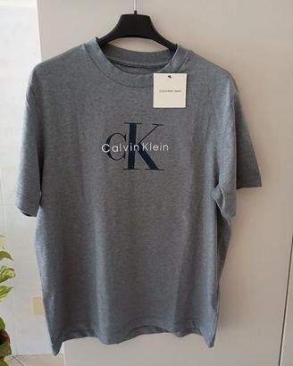 T-shirt Calvin Klein nuova