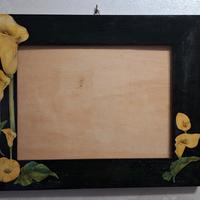 Cornice in legno dipinta a mano con decoupage