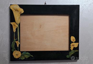 Cornice in legno dipinta a mano con decoupage