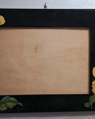 Cornice in legno dipinta a mano con decoupage