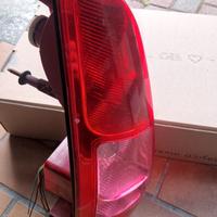 fanale posteriore sinistro 