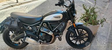 DUCATI SCRAMBLER 800 ICON DARK  GIUGNO 2022 . 