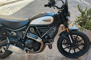 DUCATI SCRAMBLER 800 ICON DARK  GIUGNO 2022 . 