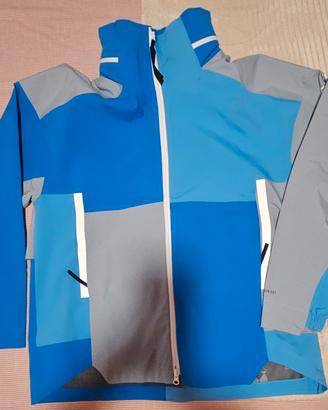 Giacca  Adidas da trekking.