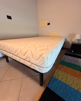 Letto singolo abbondante: rete a doghe+ materasso