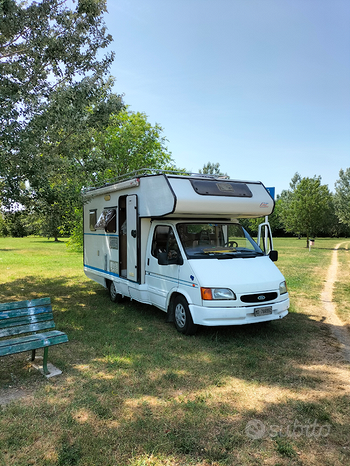 Camper Ford transit 2,5d
 in vendita a Terralba