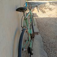 bicicletta da corsa d'epoca a marchio Bianchi