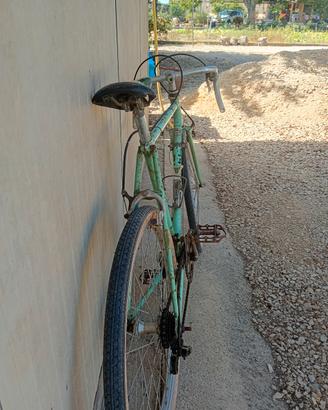 bicicletta da corsa d'epoca a marchio Bianchi