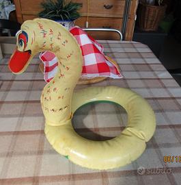 salvagente a cigno d'epoca Adam 1962 con fischio d