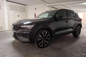 Volvo XC40 Black Editio B4