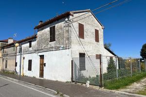 INDIPENDENTE DA RISTRUTTURARE CON SPAZIO ESTERNO