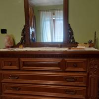 Antico Comò cassettiera con quattro cassetti