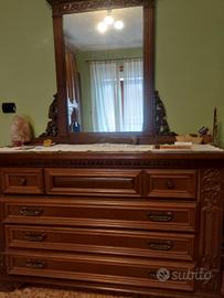 Antico Comò cassettiera con quattro cassetti