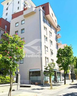 Appartamento di 154 m² con più di 5 locali e posto