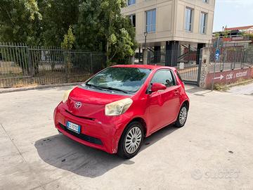 Toyota IQ anno 2010 benzina/gpl 1.0 prezzo trattab