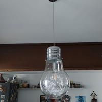 Lampadario a sospensione a forma di lampadina