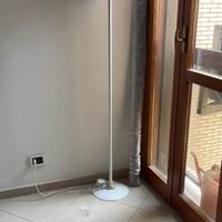 Lampada da terra con paralume decorato