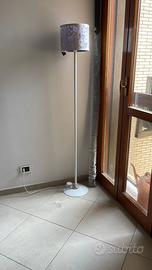 Lampada da terra con paralume decorato