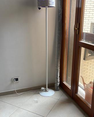 Lampada da terra con paralume decorato
