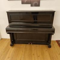 Pianoforte nero  da accordare