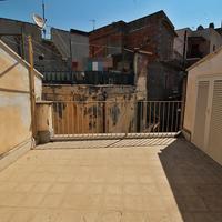 Indipendente 2 livelli con terrazze Bronte centro