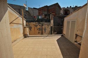 Indipendente 2 livelli con terrazze Bronte centro