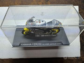 Yamaha YZR 250 Olivier Jacque 2000