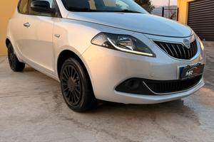 Lancia Ypsilon 1.0 hybrid