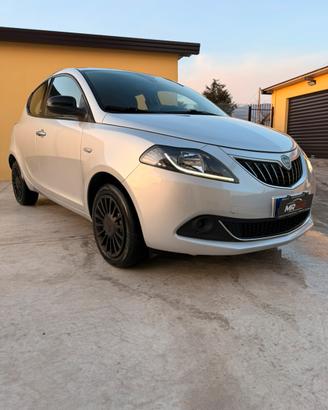 Lancia Ypsilon 1.0 hybrid