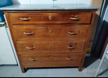 cassettiera vecchia con specchio 