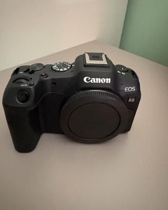 Canon R8