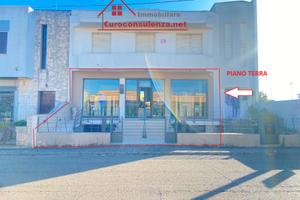 Locale commerciale con sotto negozio