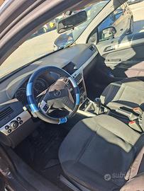 Macchina opel astra
