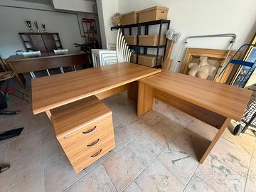 Scrivanie da ufficio angolare con cassetto