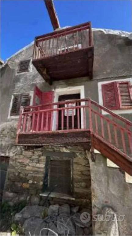 Immobile in asta di 65 m² a Nus - Altro