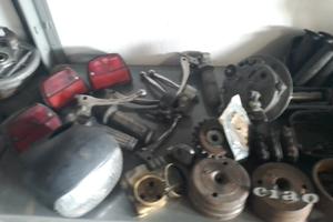 Tanti pezzi Piaggio Ciao e Si in blocco o sciolti 