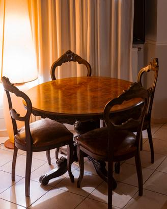 tavolo in radice di noce con 4 sedie 