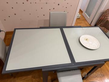 Tavolo allungabile Colombini con sedie abbinate