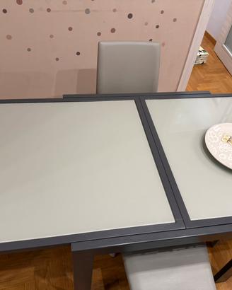 Tavolo allungabile Colombini con sedie abbinate