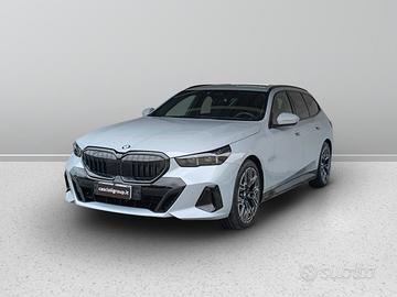 BMW Serie 5 G61 2024 Touring - 520d Touring U13962