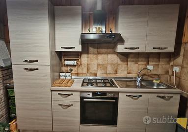 cucina mondo convenienza+tavolo con 4sedie