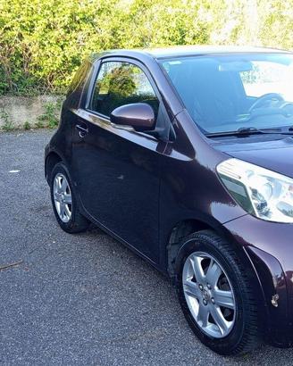 Toyota IQ automatica del 2010 davvero sorprendente