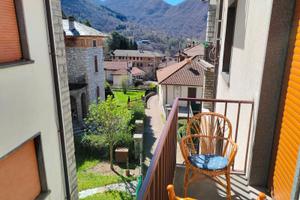 Trilocale arredato in pieno centro a Esino Lario