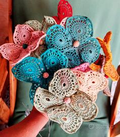 Fiori vintage lavorati all'uncinetto 