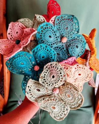 Fiori vintage lavorati all'uncinetto 