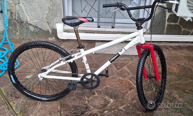 bicicletta modello BMX